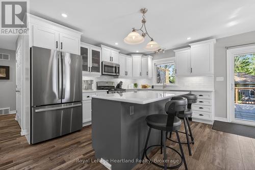 86 Huron Street W, South Huron (Exeter), ON - Indoor Photo Showing Kitchen With Upgraded Kitchen