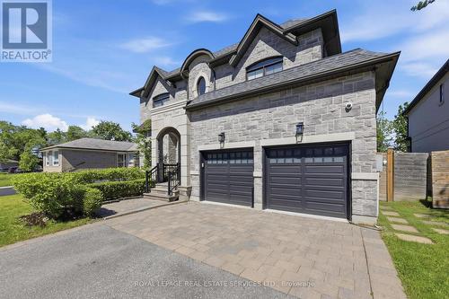 584 Weynway Court, Oakville, ON - Outdoor
