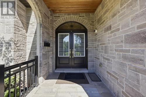 584 Weynway Court, Oakville, ON - Outdoor