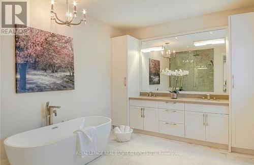 584 Weynway Court, Oakville, ON - Indoor Photo Showing Bathroom