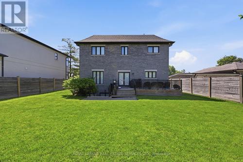 584 Weynway Court, Oakville, ON - Outdoor