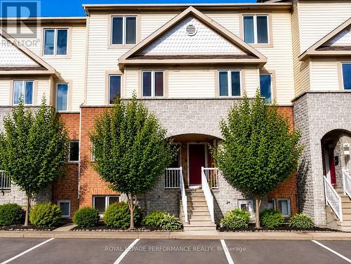 33 - 59 STRATHAVEN PRIVATE  Ottawa, ON K1J 1K7