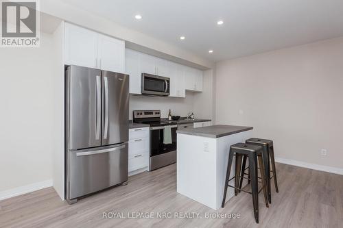 Lp07 - 50 Herrick Avenue, St. Catharines (Oakdale), ON - Indoor Photo Showing Kitchen