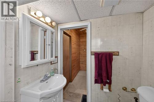 13 Brant Street, Hamilton, ON - Indoor Photo Showing Bathroom