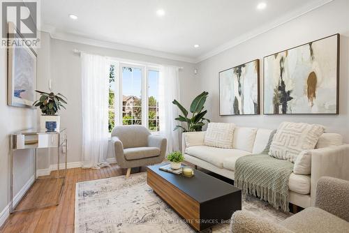 36 Wiltshire Place, Hamilton, ON - Indoor Photo Showing Living Room