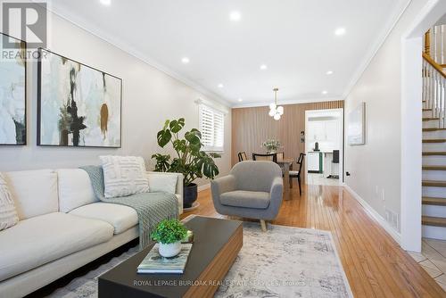 36 Wiltshire Place, Hamilton, ON - Indoor Photo Showing Living Room