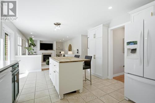 36 Wiltshire Place, Hamilton, ON - Indoor Photo Showing Kitchen