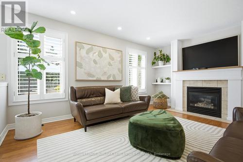 36 Wiltshire Place, Hamilton, ON - Indoor Photo Showing Living Room With Fireplace