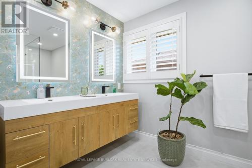 36 Wiltshire Place, Hamilton, ON - Indoor Photo Showing Bathroom