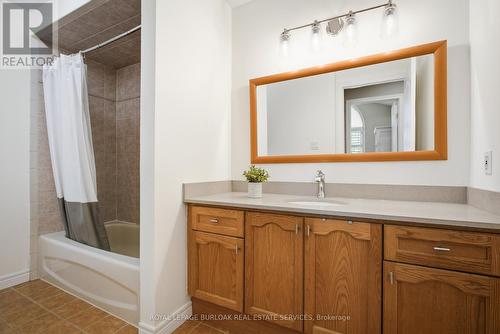 36 Wiltshire Place, Hamilton, ON - Indoor Photo Showing Bathroom