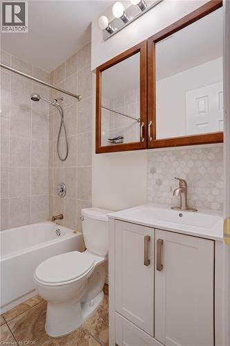 793 Colborne Street Unit# 114, Brantford, ON - Indoor Photo Showing Bathroom