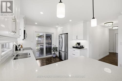 31 Gavin Crescent, Quinte West (Murray Ward), ON - Indoor Photo Showing Kitchen With Double Sink