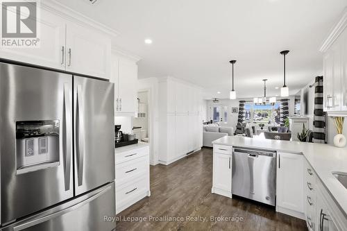 31 Gavin Crescent, Quinte West (Murray Ward), ON - Indoor Photo Showing Kitchen With Upgraded Kitchen