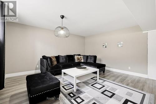 31 Gavin Crescent, Quinte West (Murray Ward), ON - Indoor Photo Showing Living Room