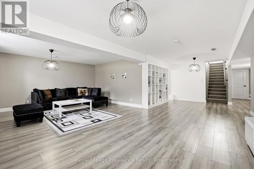 31 Gavin Crescent, Quinte West (Murray Ward), ON - Indoor Photo Showing Living Room