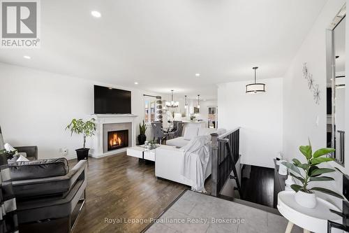 31 Gavin Crescent, Quinte West (Murray Ward), ON - Indoor Photo Showing Living Room With Fireplace