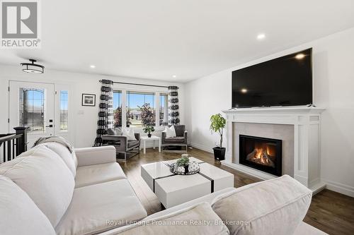 31 Gavin Crescent, Quinte West (Murray Ward), ON - Indoor Photo Showing Living Room With Fireplace