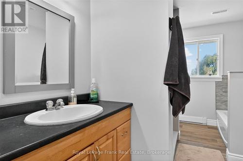 394 7Th Line Road, Douro-Dummer, ON - Indoor Photo Showing Bathroom