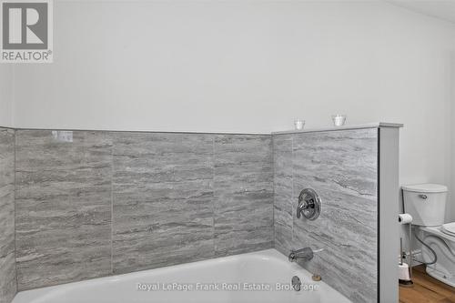 394 7Th Line Road, Douro-Dummer, ON - Indoor Photo Showing Bathroom