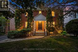 568 GOLDEN AVENUE  Ottawa, ON K2A 2E9
