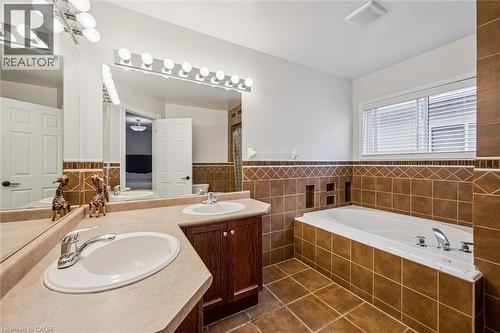 44 Mcnichol Drive, Cambridge, ON - Indoor Photo Showing Bathroom