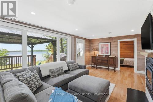 304 Lakeview Lane, Tweed (Hungerford (Twp)), ON - Indoor Photo Showing Living Room