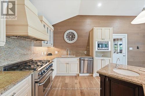 304 Lakeview Lane, Tweed (Hungerford (Twp)), ON - Indoor Photo Showing Kitchen With Upgraded Kitchen