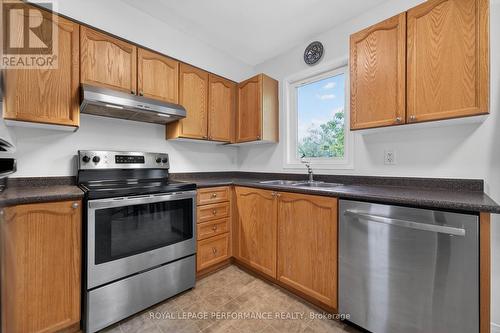 147 Fordham Private, Ottawa, ON - Indoor Photo Showing Kitchen With Double Sink