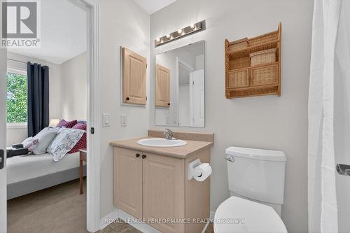 147 Fordham Private, Ottawa, ON - Indoor Photo Showing Bathroom