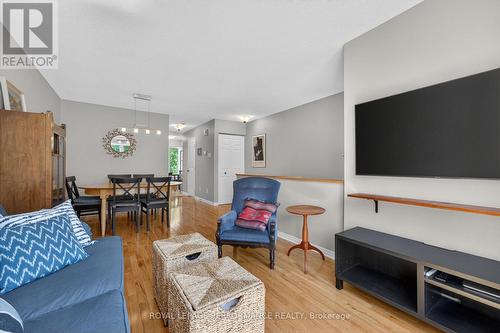 147 Fordham Private, Ottawa, ON - Indoor Photo Showing Living Room