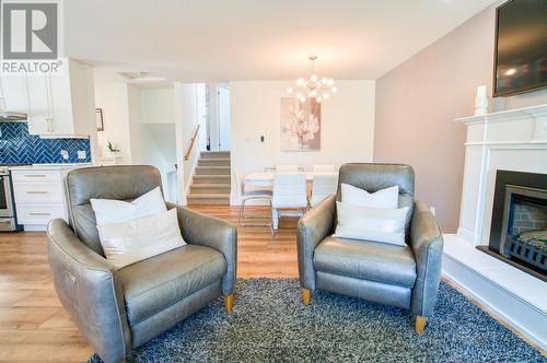 655 Browning Avenue, Ottawa, ON - Indoor Photo Showing Living Room With Fireplace