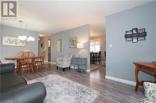 70 Queen Charlotte Crescent, Kitchener, ON - Indoor Photo Showing Living Room