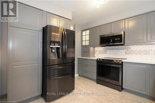 70 Queen Charlotte Crescent, Kitchener, ON - Indoor Photo Showing Kitchen With Upgraded Kitchen