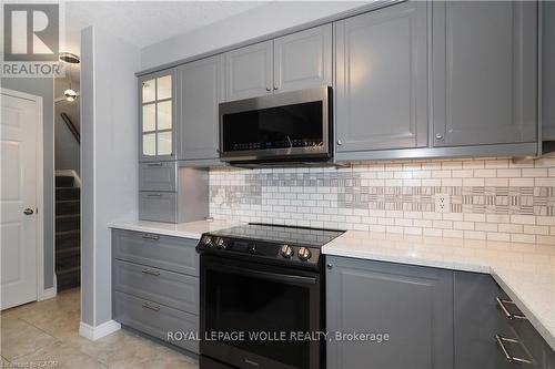 70 Queen Charlotte Crescent, Kitchener, ON - Indoor Photo Showing Kitchen