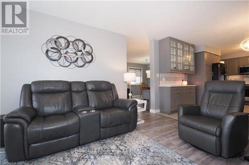 70 Queen Charlotte Crescent, Kitchener, ON - Indoor Photo Showing Living Room