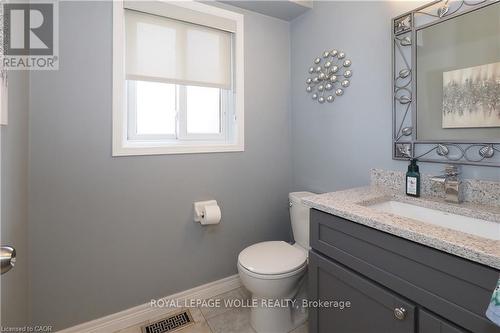 70 Queen Charlotte Crescent, Kitchener, ON - Indoor Photo Showing Bathroom