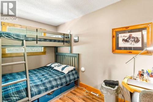 1123 Balmoral Lane, Highlands East (Glamorgan), ON - Indoor Photo Showing Bedroom
