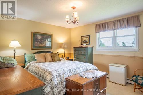 383 Old Surrey Lane, Kawartha Lakes (Bobcaygeon), ON - Indoor Photo Showing Bedroom