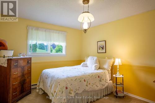 383 Old Surrey Lane, Kawartha Lakes (Bobcaygeon), ON - Indoor Photo Showing Bedroom