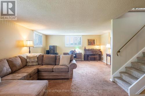 383 Old Surrey Lane, Kawartha Lakes (Bobcaygeon), ON - Indoor Photo Showing Living Room