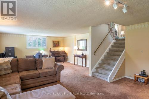 383 Old Surrey Lane, Kawartha Lakes (Bobcaygeon), ON - Indoor Photo Showing Living Room