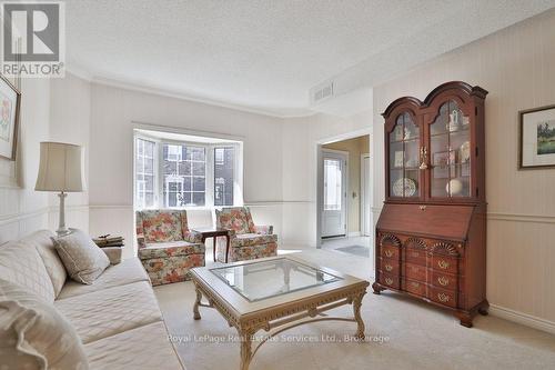 4 - 2407 Woodward Avenue, Burlington (Brant), ON - Indoor Photo Showing Living Room