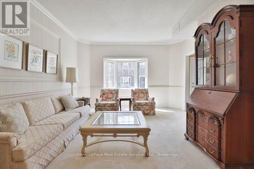 4 - 2407 Woodward Avenue, Burlington (Brant), ON - Indoor Photo Showing Living Room