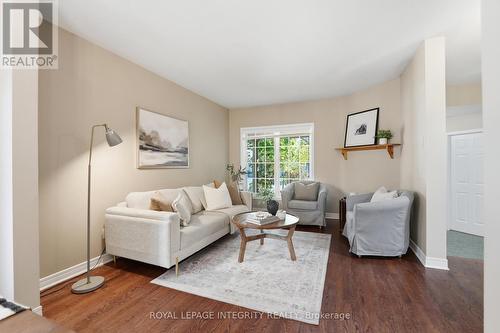 15 Halkirk Avenue, Ottawa, ON - Indoor Photo Showing Living Room