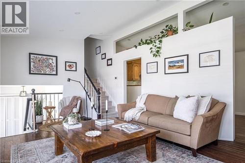 106 Cline Avenue S, Hamilton, ON - Indoor Photo Showing Living Room