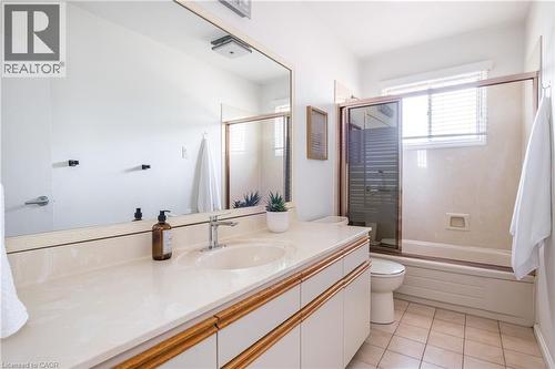 106 Cline Avenue S, Hamilton, ON - Indoor Photo Showing Bathroom