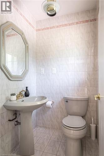 106 Cline Avenue S, Hamilton, ON - Indoor Photo Showing Bathroom