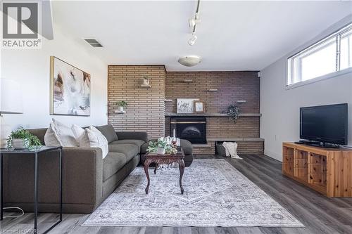 106 Cline Avenue S, Hamilton, ON - Indoor Photo Showing Living Room