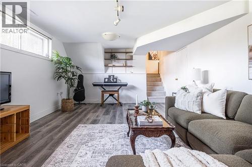 106 Cline Avenue S, Hamilton, ON - Indoor Photo Showing Living Room