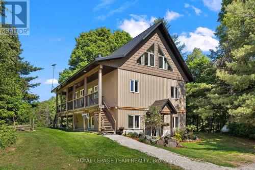 View of home from driveway - 1622 Concession 4B, Lanark Highlands, ON - Outdoor